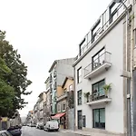 Lovelystay - Central Flat W/ Ac & Balcony